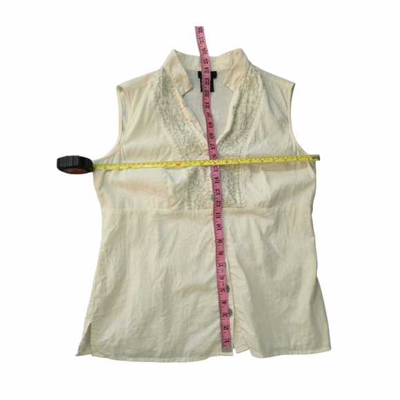 🌼3 for $15🦋 RQT Linen Blend Silver Floral Embroidery Split Neck Top Medium - Picture 6 of 10